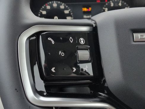 Used 2025 Land Rover Discovery Sport S image 25