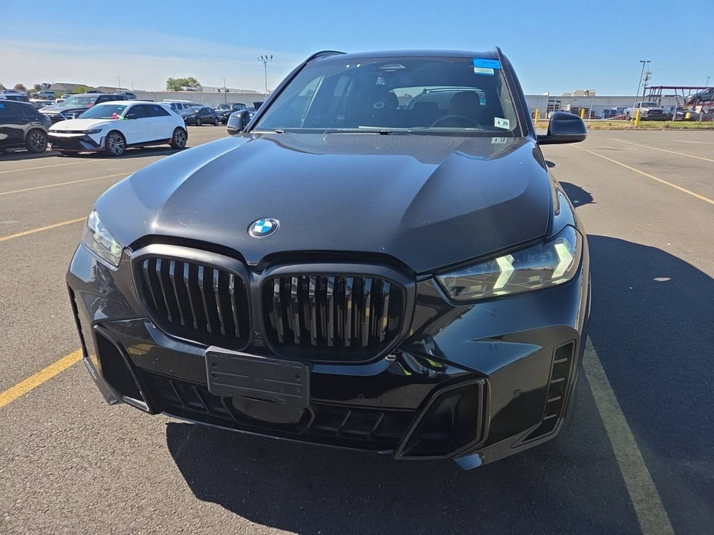 Used 2024 BMW X5 xDrive40i w/ M Sport Package AWD/4WD image 3