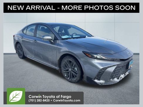 Used 2025 Toyota Camry SE image 1