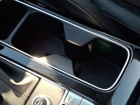 Used 2024 Kia Telluride EX w/ EX Captain's Chair Package image 32