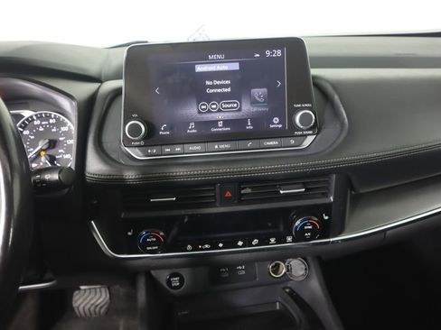 Used 2024 Nissan Rogue SV w/ SV Premium Package image 11