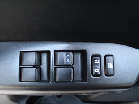 Used 2016 Toyota RAV4 LE FWD image 25