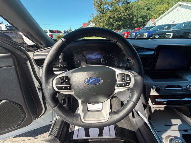 Used 2022 Ford Explorer XLT w/ Equipment Group 202A AWD/4WD image 23