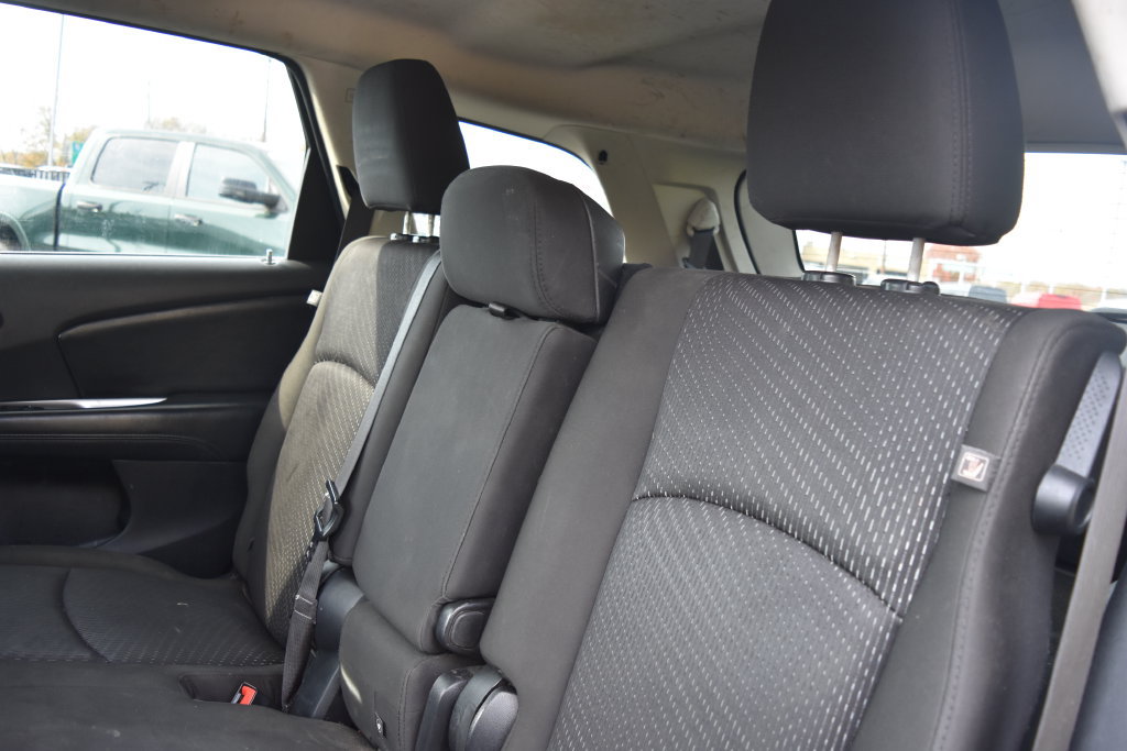 Used 2018 Dodge Journey SE w/ Connectivity Group FWD image 9