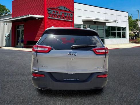 Used 2016 Jeep Cherokee Latitude w/ Safety/Convenience Group AWD/4WD image 4
