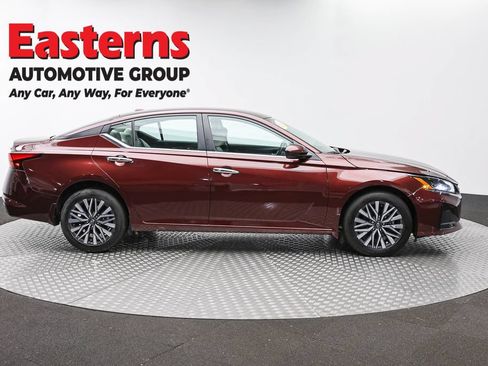 Used 2023 Nissan Altima 2.5 SV AWD/4WD image 4