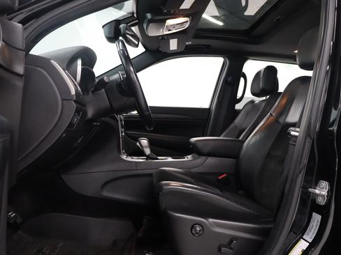 Used 2017 Jeep Grand Cherokee Altitude AWD/4WD image 15