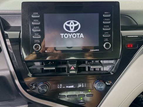 Used 2023 Toyota Camry SE image 18