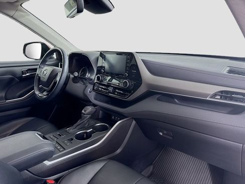 Used 2022 Toyota Highlander XLE image 33