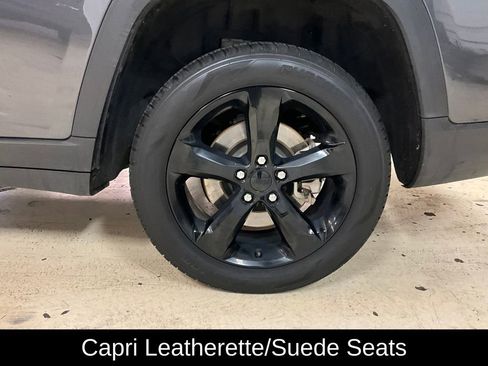 Certified 2023 Jeep Grand Cherokee L Laredo image 17