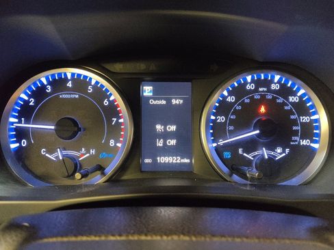 Used 2019 Toyota Highlander LE w/ Carpet Mat Package (TMS) FWD image 23