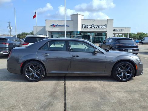 Used 2023 Chrysler 300 S RWD image 4