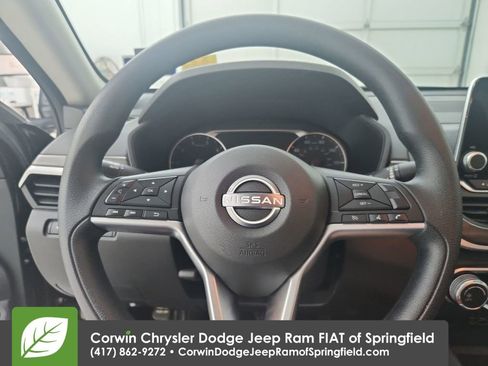 Used 2025 Nissan Altima 2.5 SV image 21