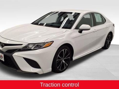 Used 2020 Toyota Camry SE image 3