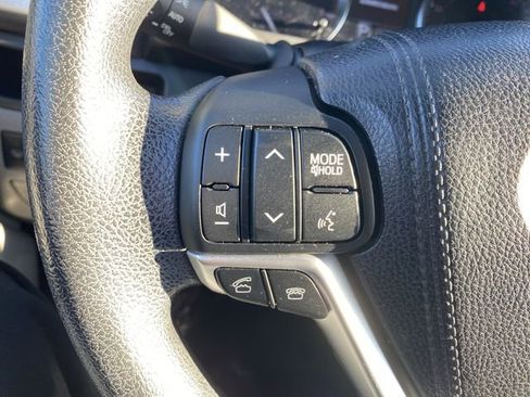 Used 2015 Toyota Highlander LE image 25