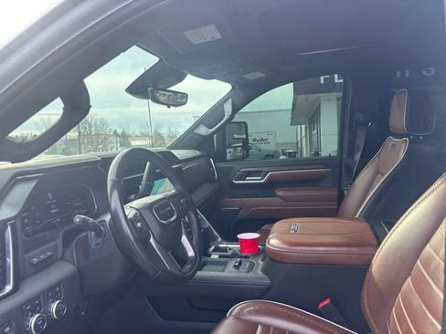 Used 2025 GMC Sierra 3500 Denali Ultimate image 11