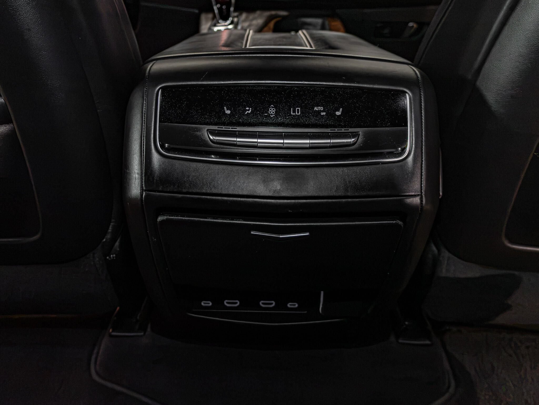 Used 2022 Cadillac Escalade Sport Platinum w/ LPO, ONYX Package AWD/4WD image 22