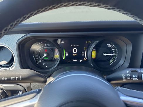 Used 2025 Jeep Wrangler Unlimited Sahara w/ Safety Group image 22