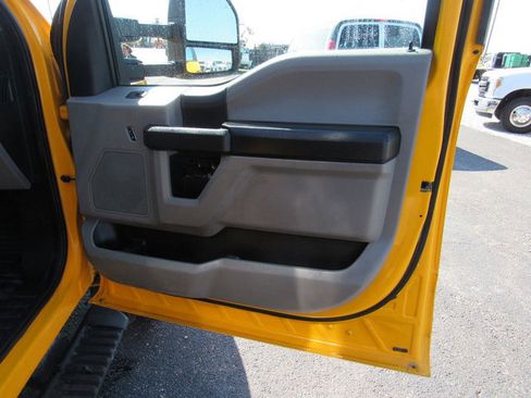 Used 2017 Ford F550 2WD Regular Cab Super Duty image 12