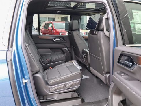 New 2026 GMC Yukon XL Denali w/ Denali Reserve Package AWD/4WD image 35