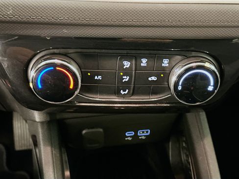 Used 2025 Chevrolet TrailBlazer LT AWD/4WD image 24