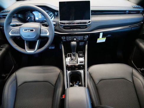 New 2026 Jeep Compass Latitude image 15