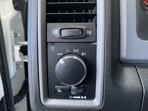 Used 2018 RAM 2500 Tradesman w/ Power & Remote Entry Group image 14