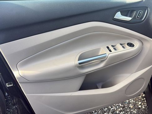 Used 2019 Ford Escape SE image 8