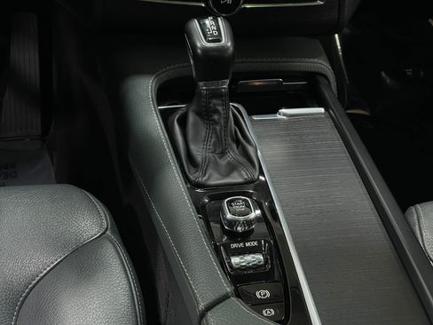 Used 2020 Volvo XC90 T6 Momentum image 30