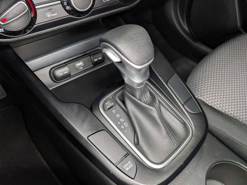 Used 2025 Kia Soul LX FWD image 27