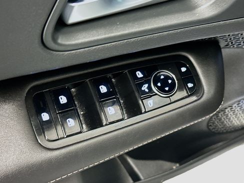 Used 2024 Nissan Ariya AWD image 15