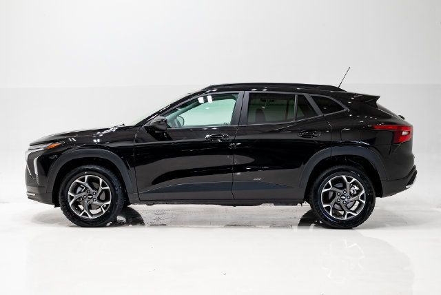 Used 2025 Chevrolet Trax LT w/ Driver Confidence Package FWD image 27