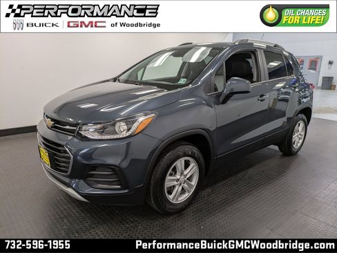 Used 2022 Chevrolet Trax LT w/ LT Convenience Package image 1