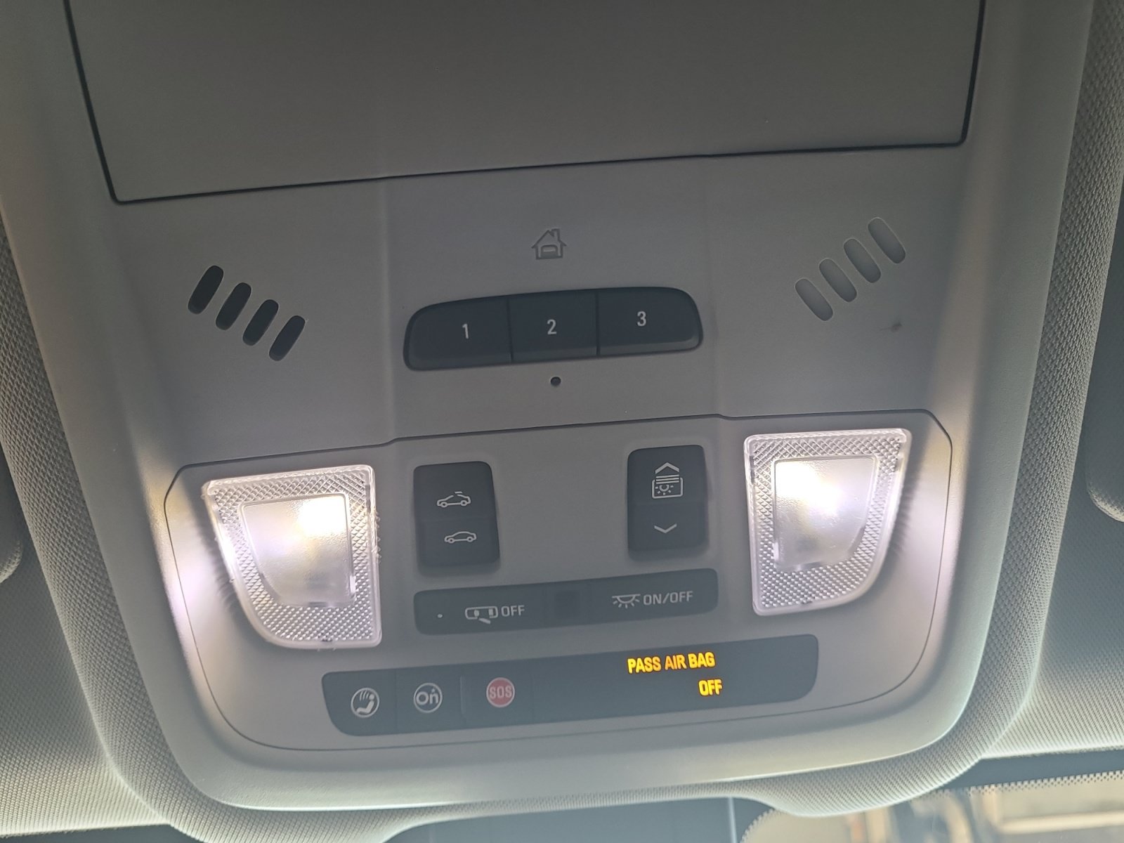 Used 2018 Chevrolet Equinox Premier FWD image 31