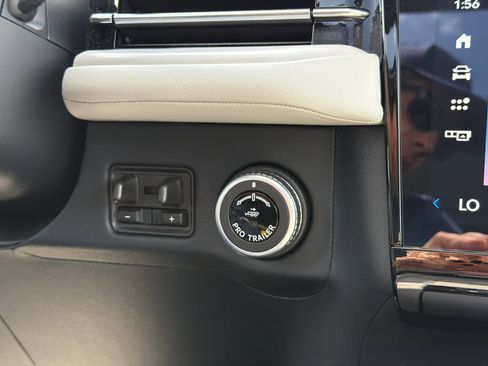 New 2026 Lincoln Navigator Reserve AWD/4WD image 31