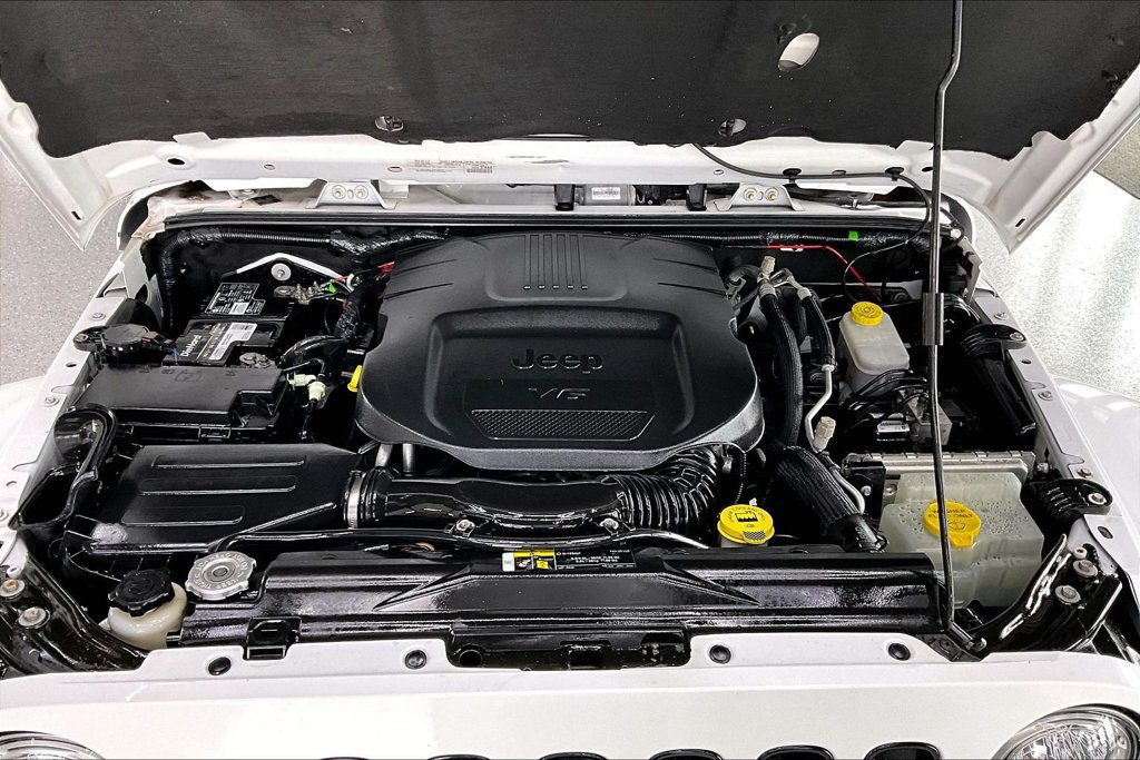 Used 2018 Jeep Wrangler Unlimited Sahara AWD/4WD image 31