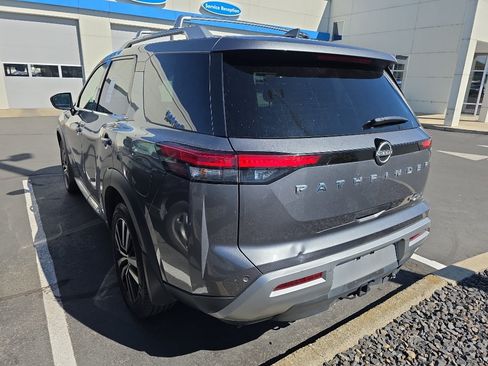 Used 2023 Nissan Pathfinder Platinum w/ Cargo Package AWD/4WD image 4