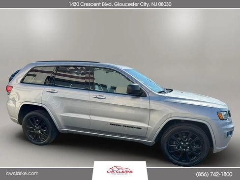 Used 2019 Jeep Grand Cherokee Altitude image 4