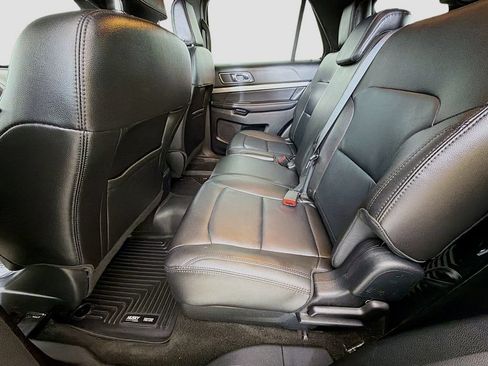 Used 2018 Ford Explorer XLT w/ Equipment Group 202A AWD/4WD image 26