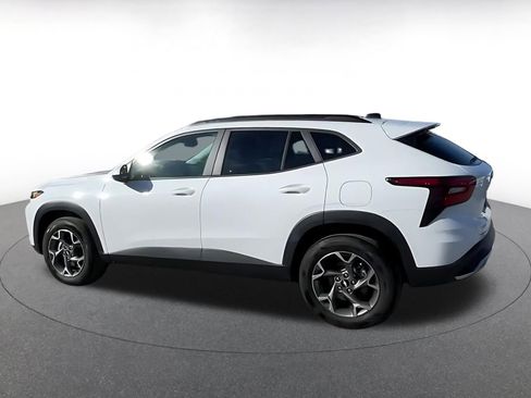 Used 2025 Chevrolet Trax LT image 10