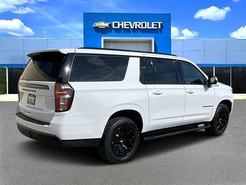 Used 2022 Chevrolet Suburban Z71 w/ Luxury Package image 3