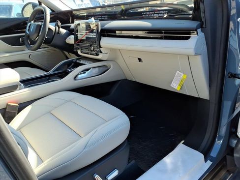 New 2026 Lincoln Nautilus Premier image 9