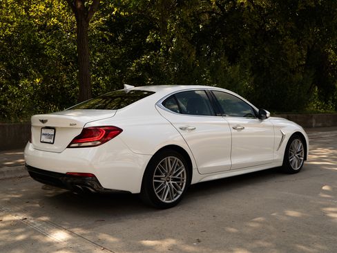 Used 2021 Genesis G70 2.0T image 9