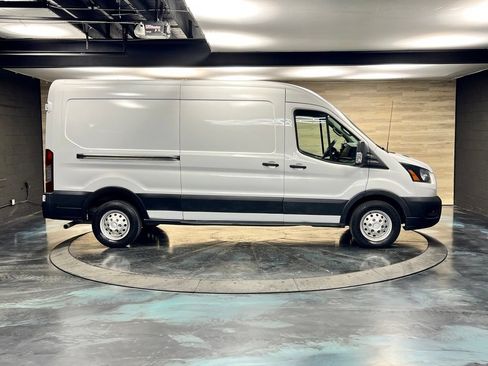 Used 2022 Ford Transit 250 Medium Roof AWD image 24