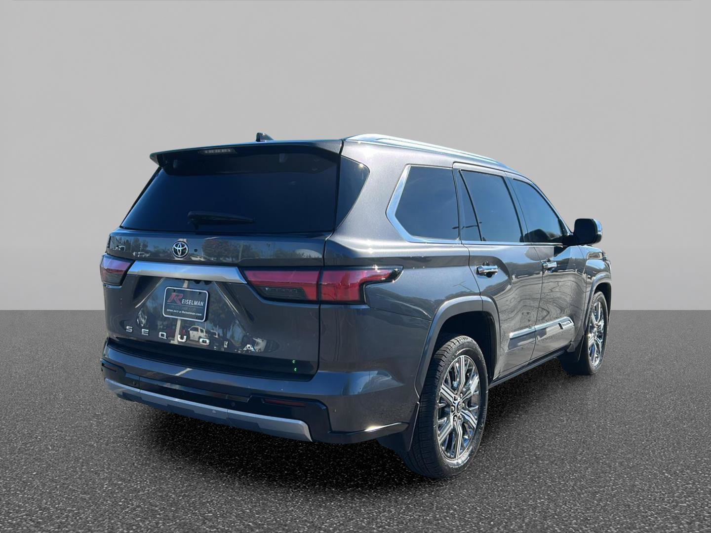 Used 2023 Toyota Sequoia Capstone AWD/4WD image 5