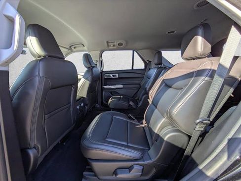 Used 2022 Ford Explorer XLT w/ Equipment Group 202A image 19