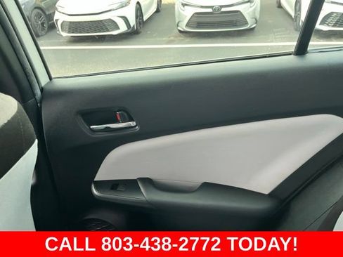 Used 2021 Toyota Prius L Eco FWD image 12