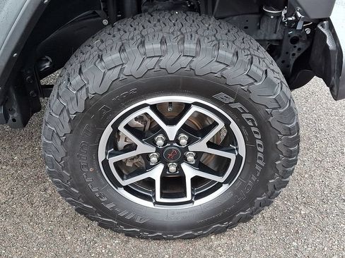 Used 2025 Jeep Wrangler Unlimited Rubicon AWD/4WD image 9