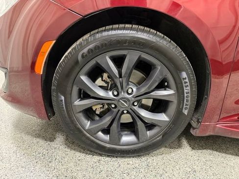 Used 2018 Chrysler Pacifica Touring Plus w/ S Appearance Package FWD image 27
