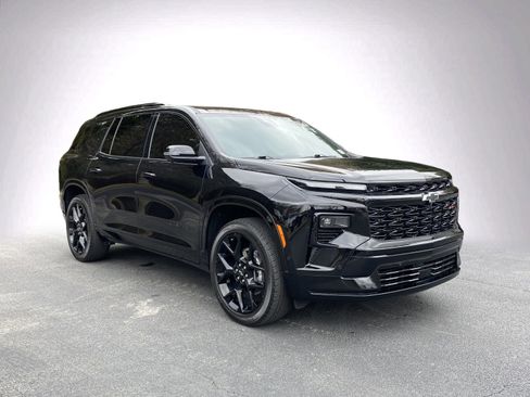 Used 2024 Chevrolet Traverse RS image 2